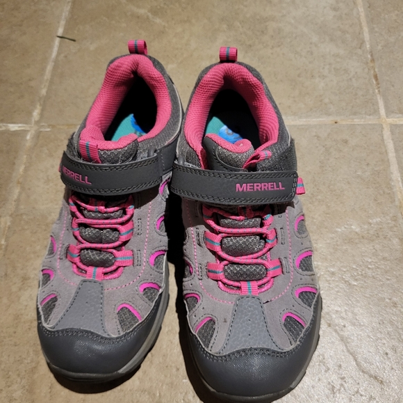 Like New Girls Merrell hiking shoes - Picture 7 of 7